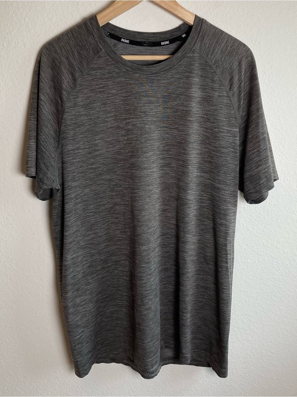 Rhone Reign Tech T-Shirt Mens M Gray Short Sleeve Workout Athletic Performance